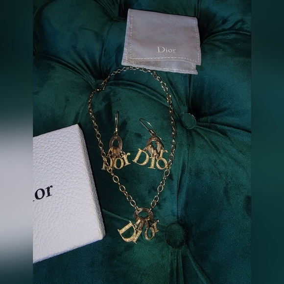 Pre Owned, DIOR charm gold crystal necklace and earings set. - Picture 7 of 8